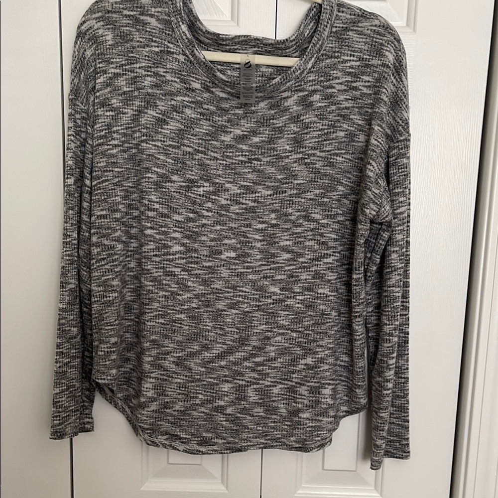 Lou & Grey Gray and White Long Sleeve Top